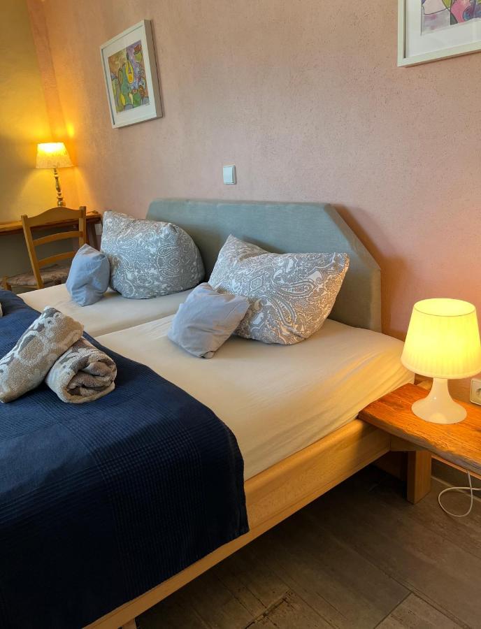 Gemuetliche Gaestezimmer In Einem Neu Sanierten Fachwerkhaus Sachsenheim Εξωτερικό φωτογραφία