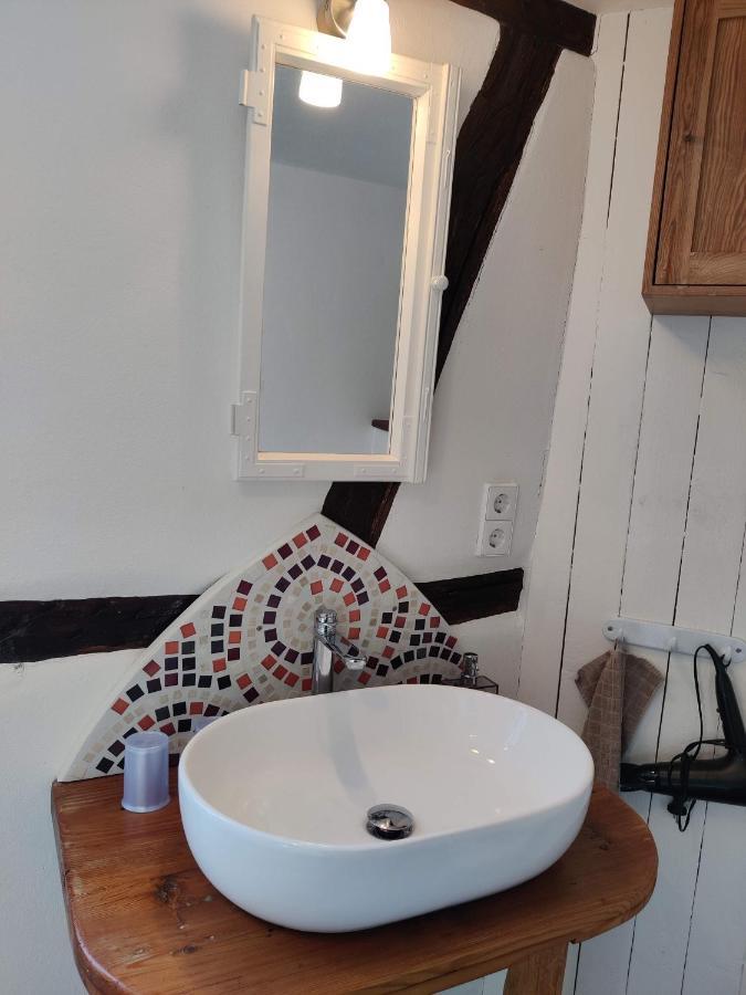 Gemuetliche Gaestezimmer In Einem Neu Sanierten Fachwerkhaus Sachsenheim Εξωτερικό φωτογραφία