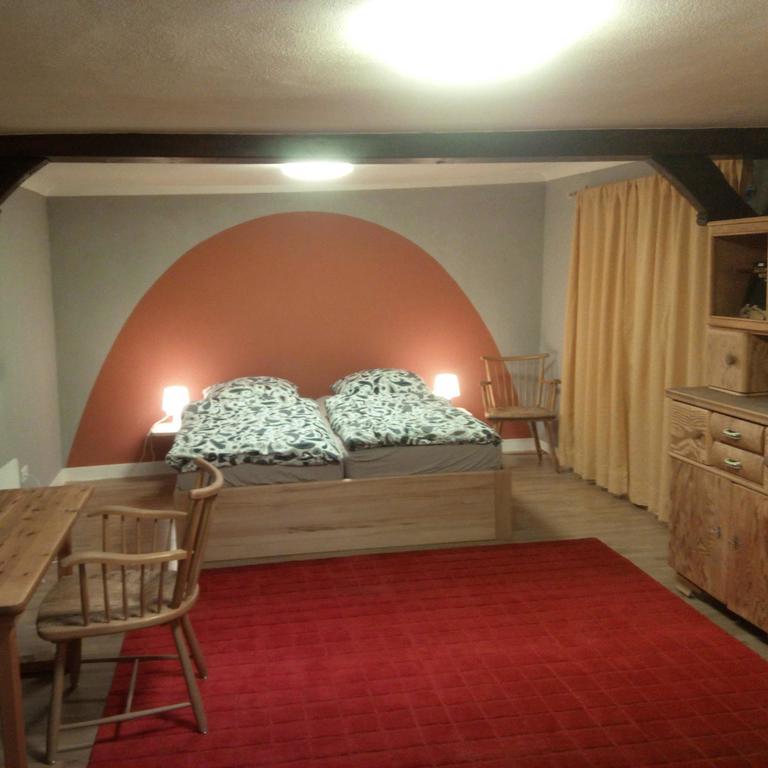 Gemuetliche Gaestezimmer In Einem Neu Sanierten Fachwerkhaus Sachsenheim Εξωτερικό φωτογραφία