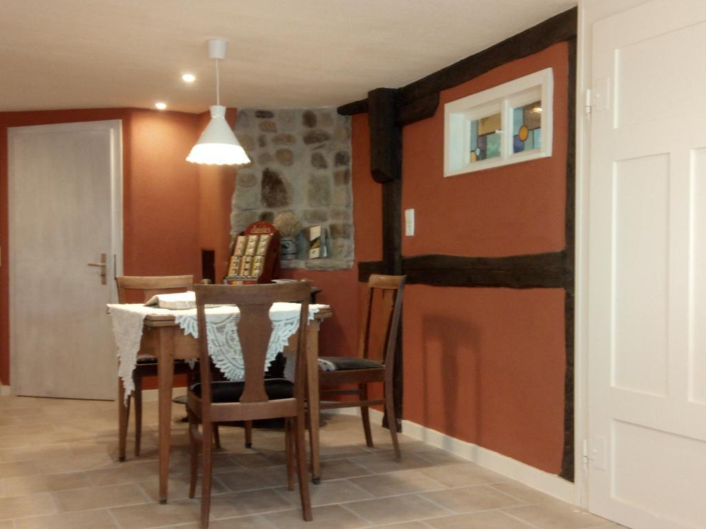 Gemuetliche Gaestezimmer In Einem Neu Sanierten Fachwerkhaus Sachsenheim Εξωτερικό φωτογραφία