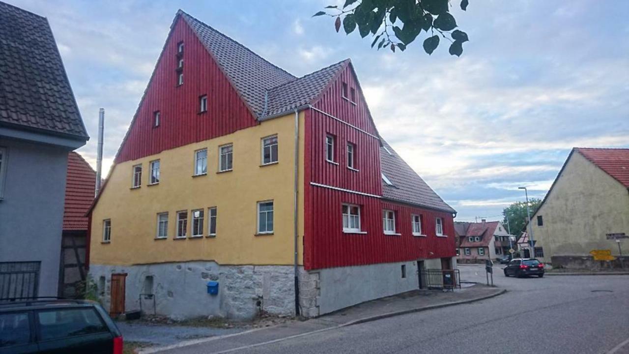 Gemuetliche Gaestezimmer In Einem Neu Sanierten Fachwerkhaus Sachsenheim Εξωτερικό φωτογραφία